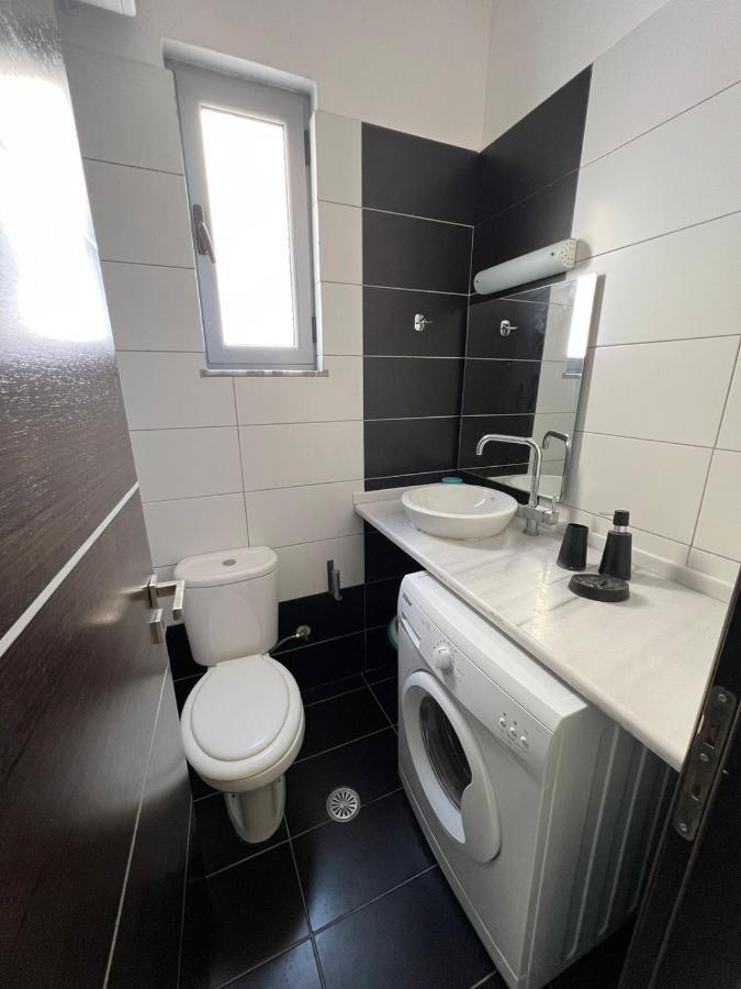 Adam Apartments Саранде Екстериор снимка