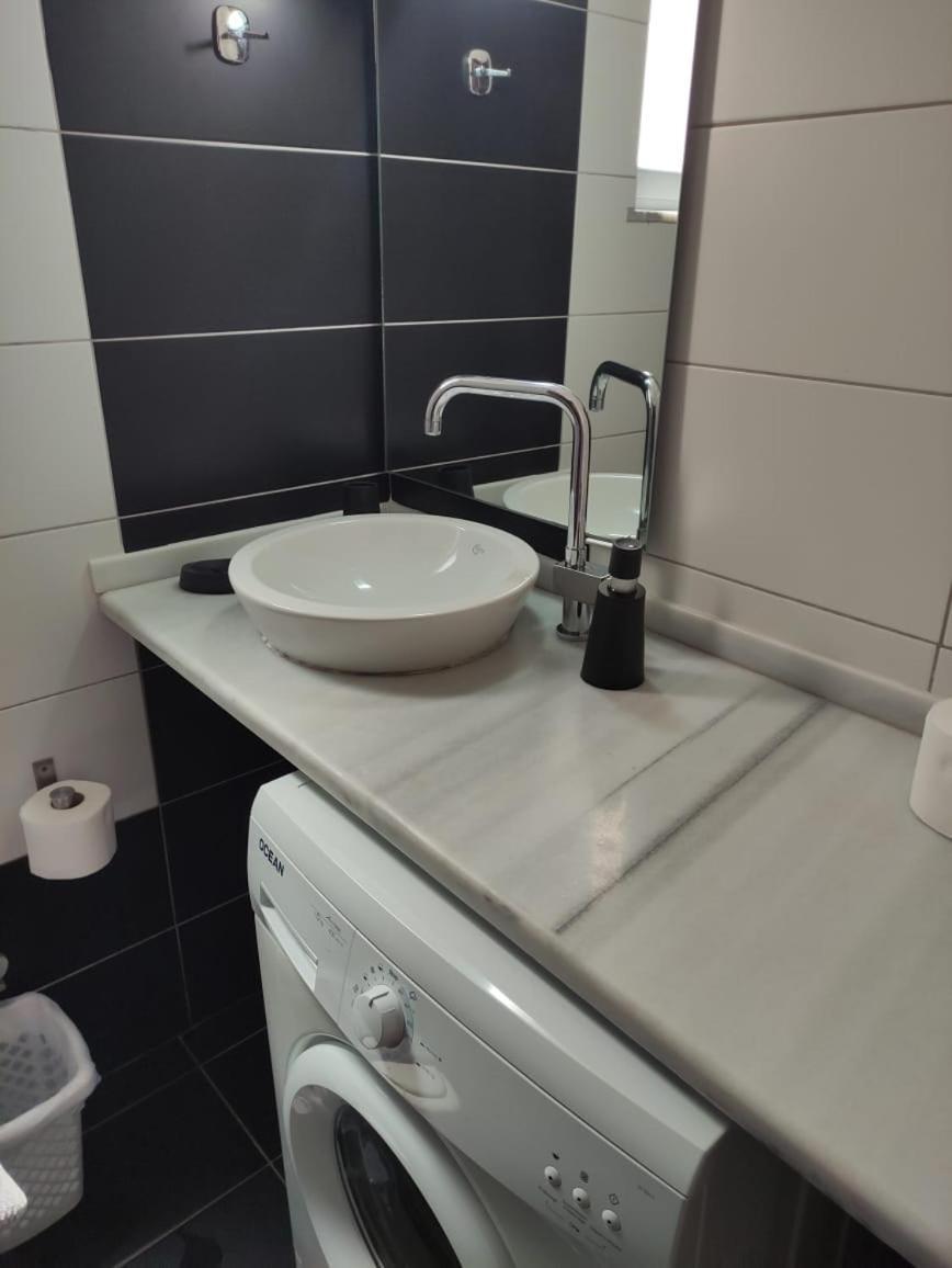 Adam Apartments Саранде Екстериор снимка