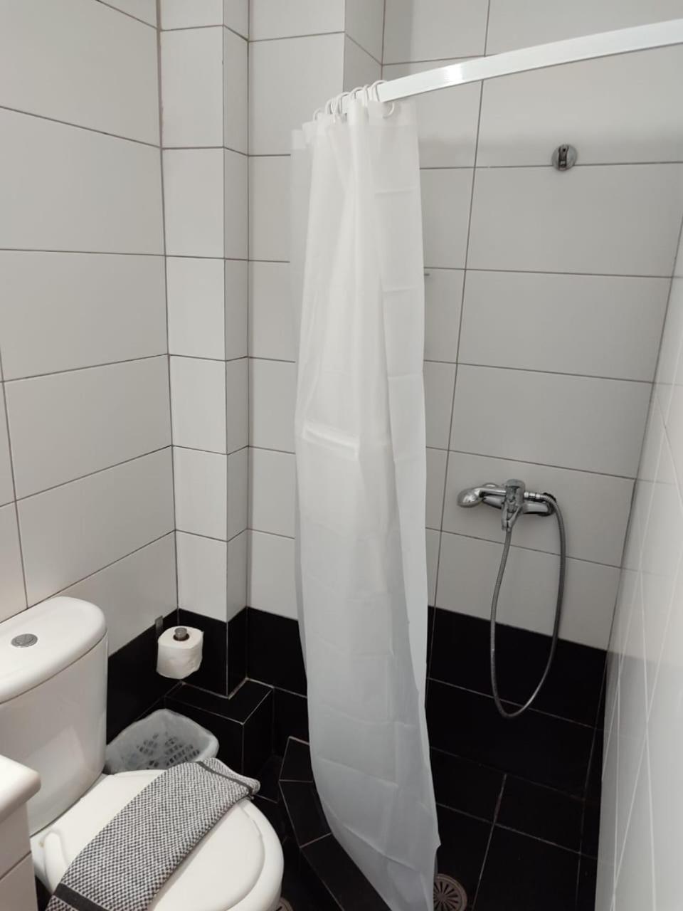 Adam Apartments Саранде Екстериор снимка