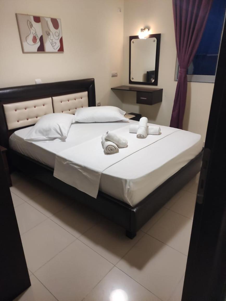 Adam Apartments Саранде Екстериор снимка